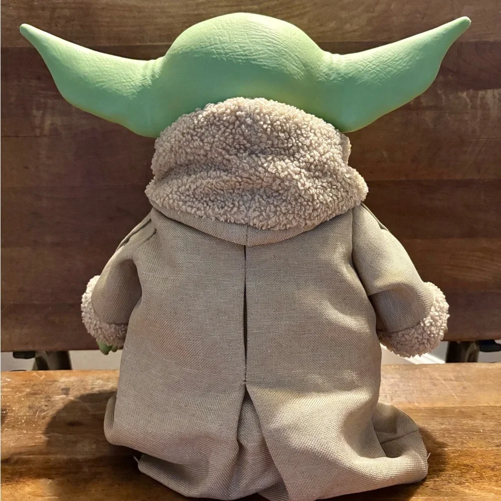 Star Wars The Mandalorian Yoda the child 11 inch Plush with Tan‎ Outfit GWD85